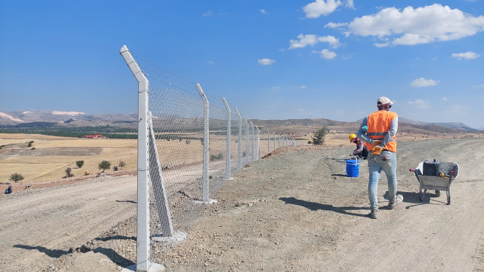 300cm Eğimli Beton Çit Direkleri